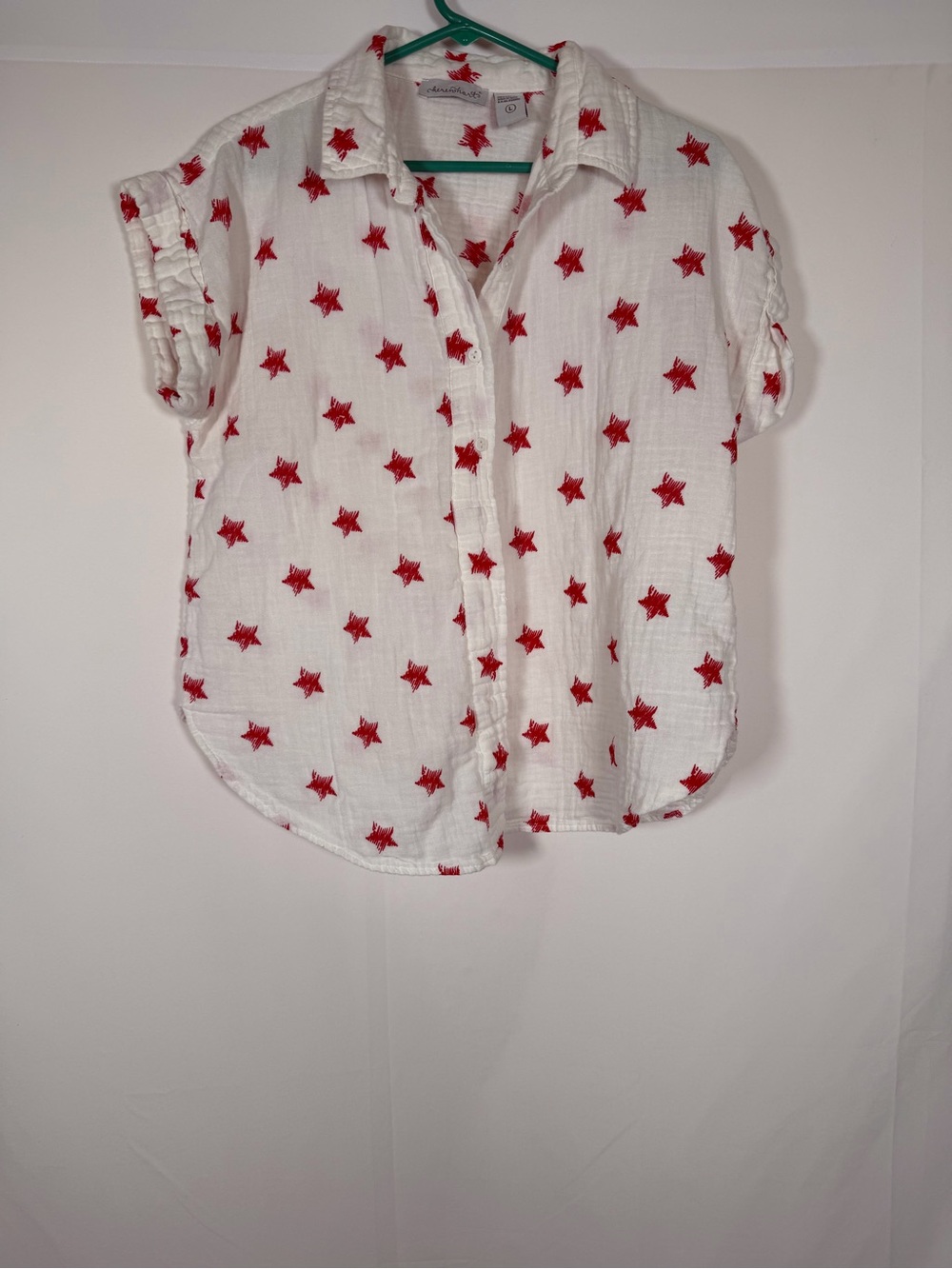 KEREN hart White Cotton Gauze Button-Up with Red Star Embroidery Patriotic